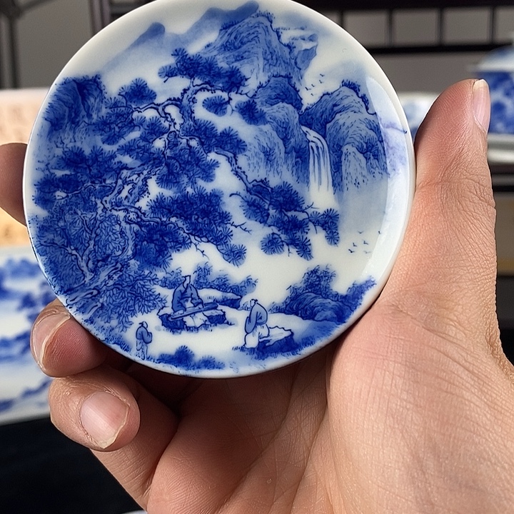 鸱***皮景德镇纯手绘青花山水盖置