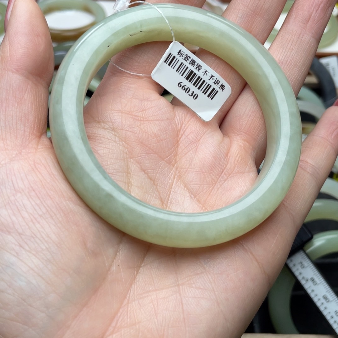 【闪购商品】和田玉手镯未镶嵌