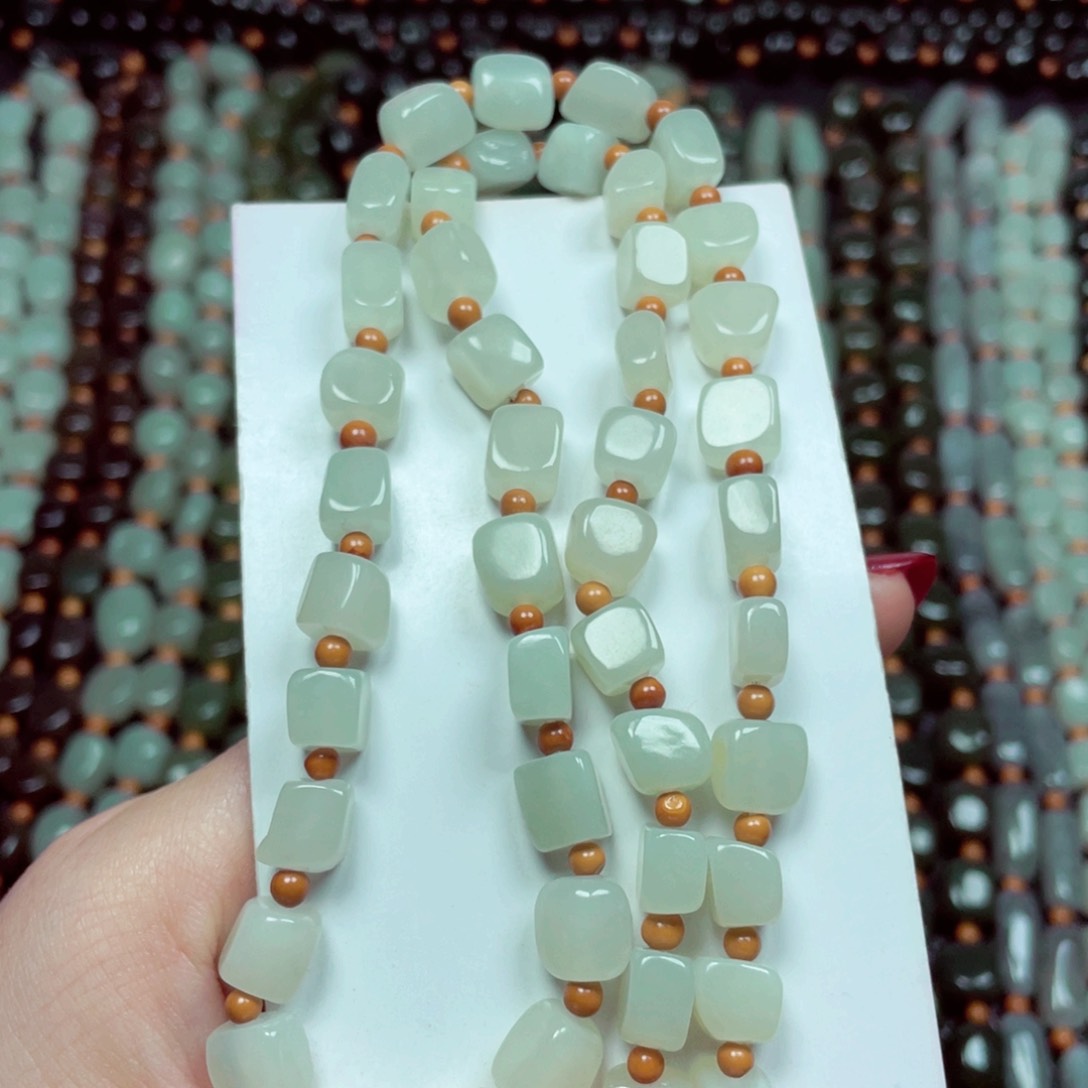 和田玉颈饰未镶嵌