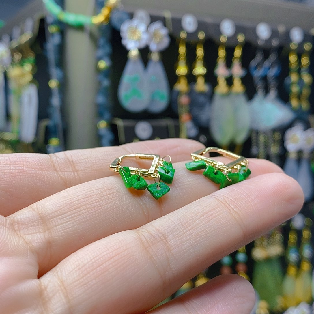 未镶嵌翡翠耳饰翡翠