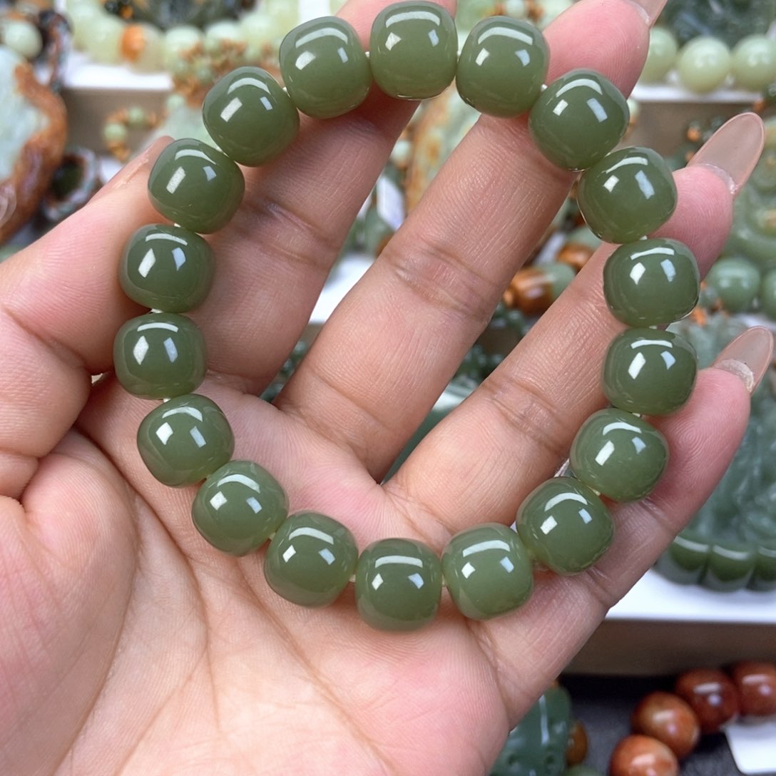 透闪石质玉手串未镶嵌