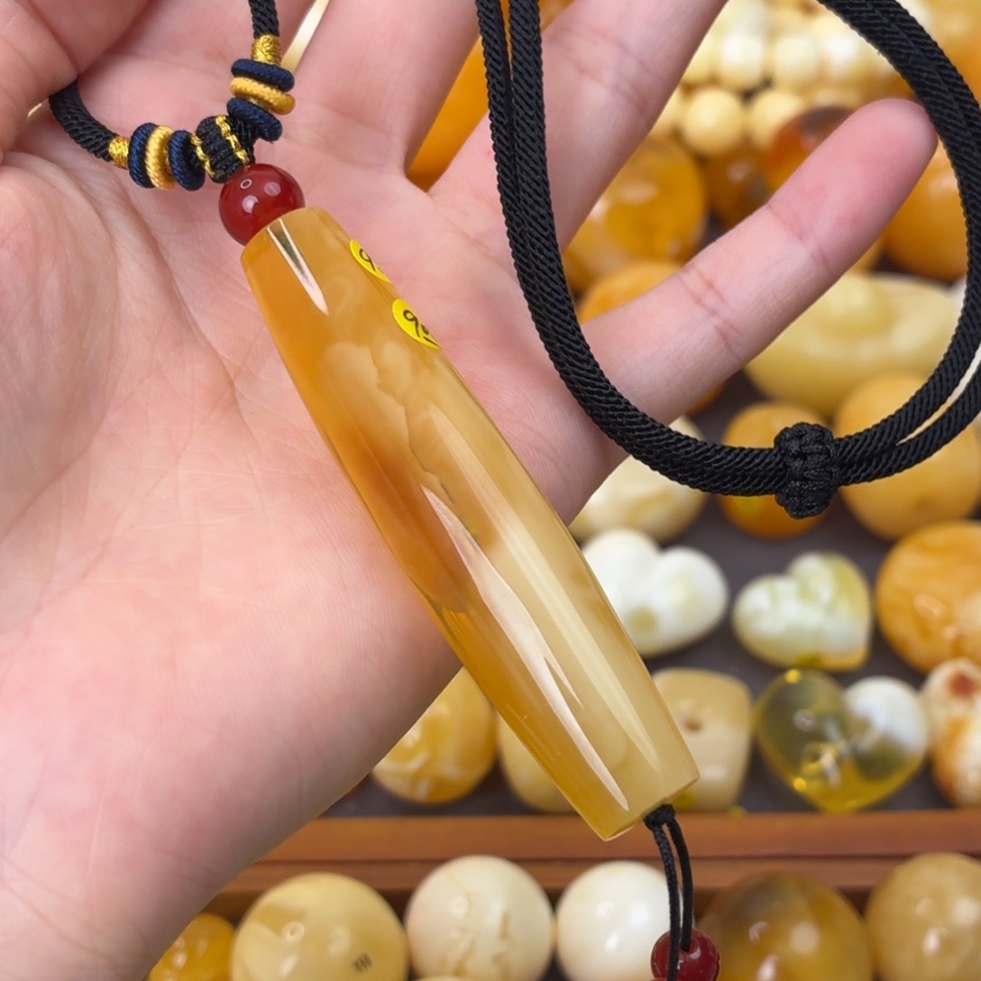 裸石琥珀未镶嵌桶珠