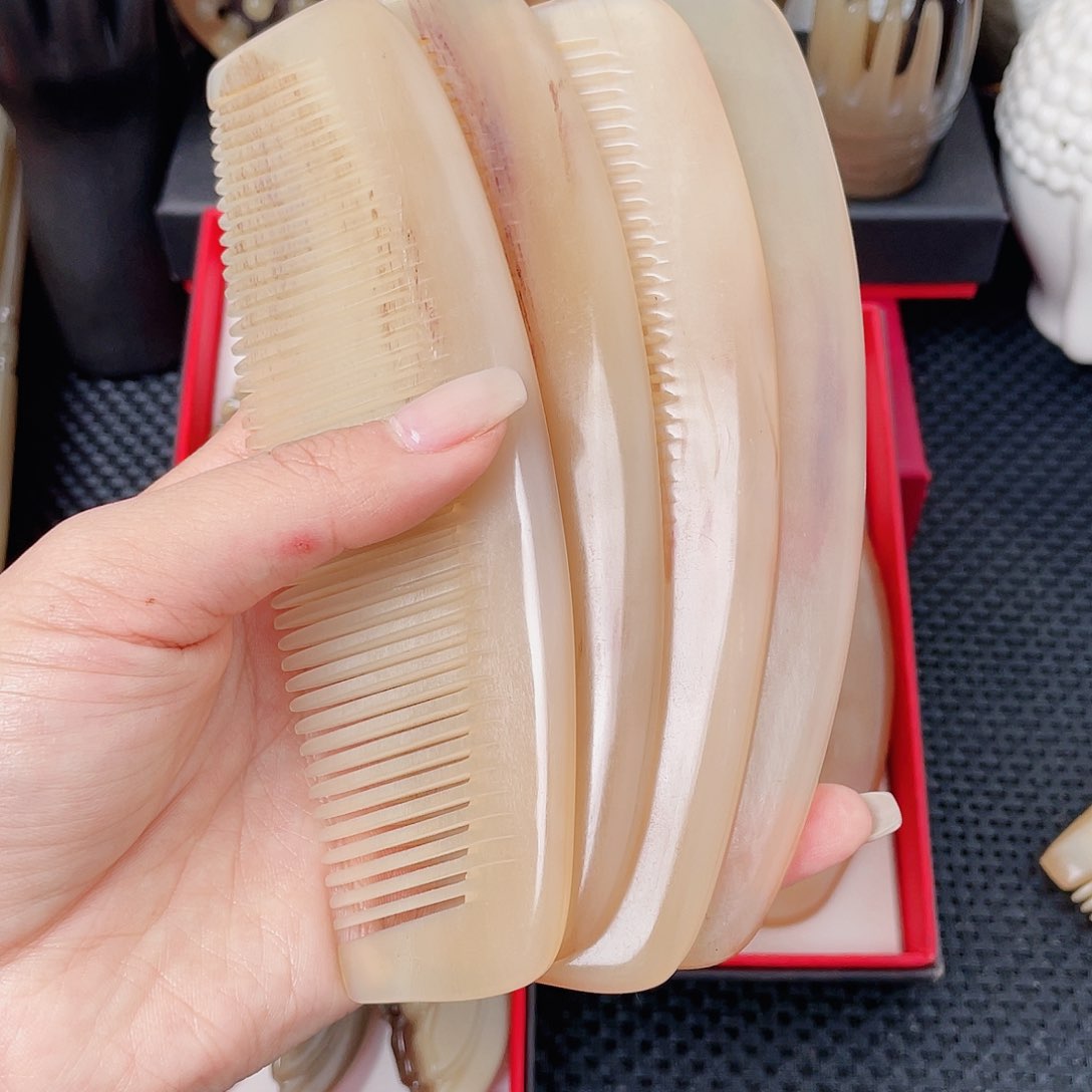 纯手工制作纯牛角梳子