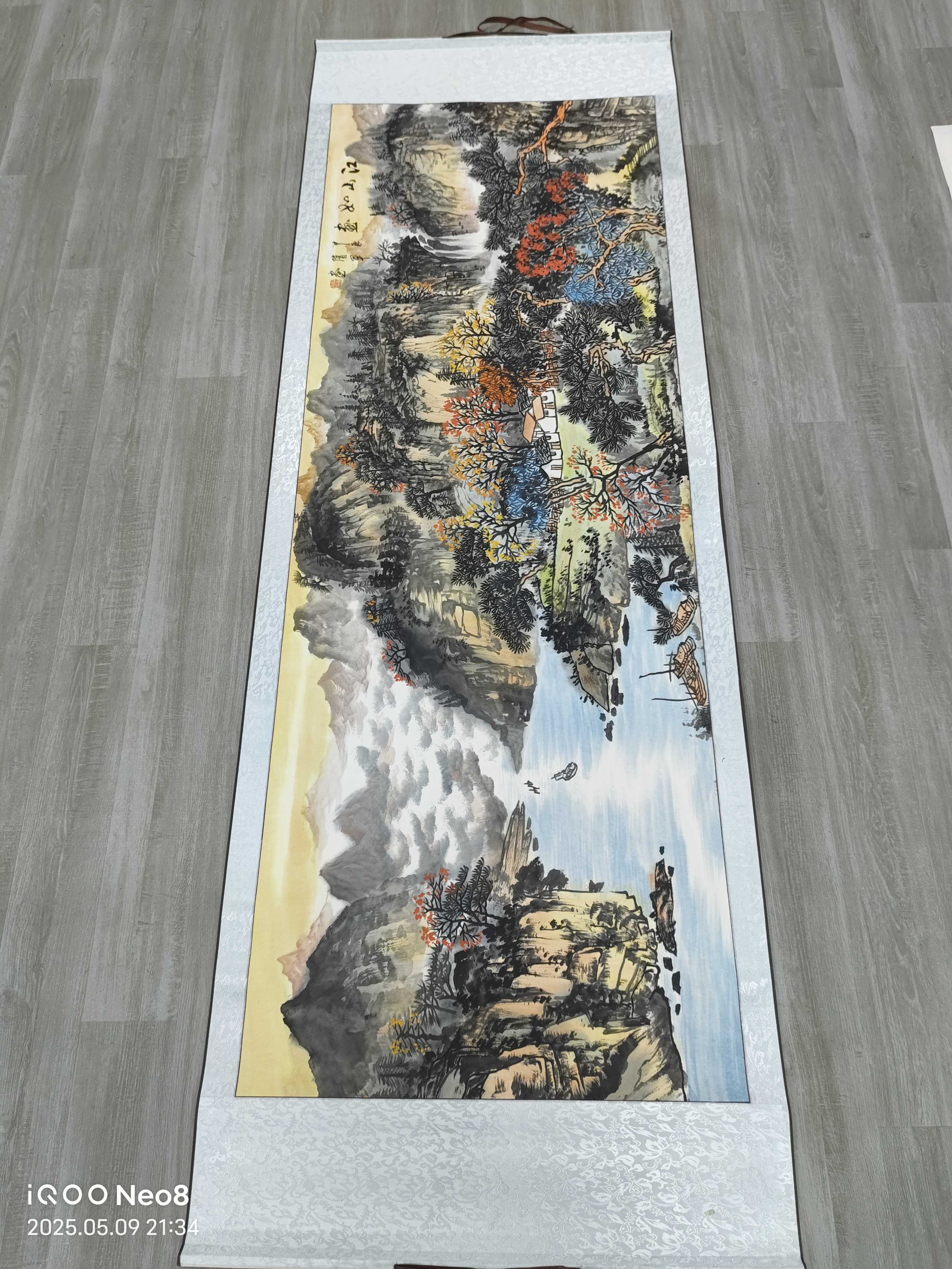 山水横幅卷轴挂画已装裱，长2米，宽70厘米