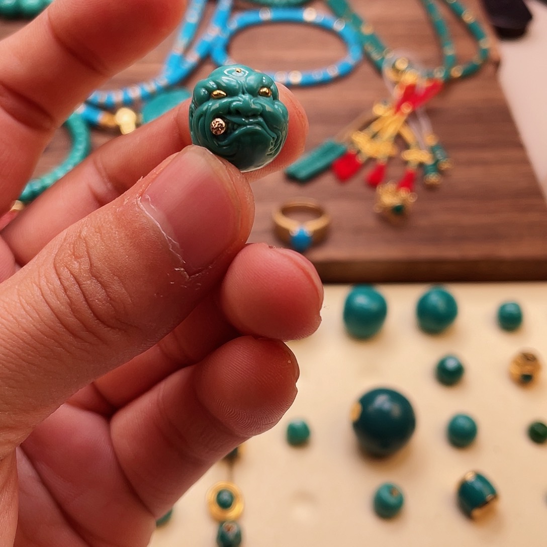 绿松石颈饰未镶嵌