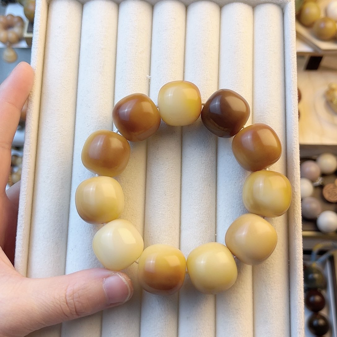 手串菩提根/象牙果五****?
