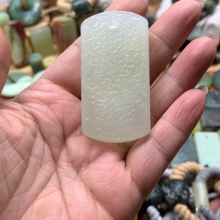 透闪石-蛇纹石玉合金颈饰八*