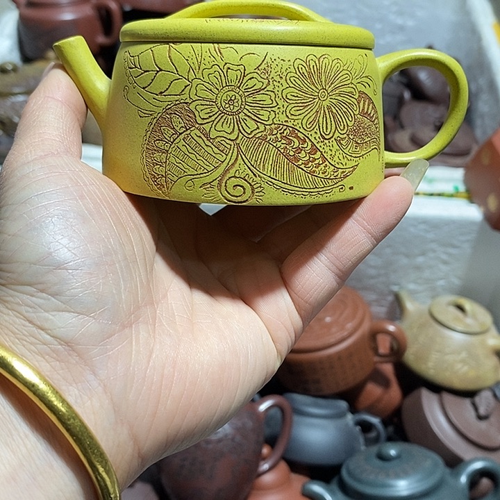 紫砂茶壶划痕微笑