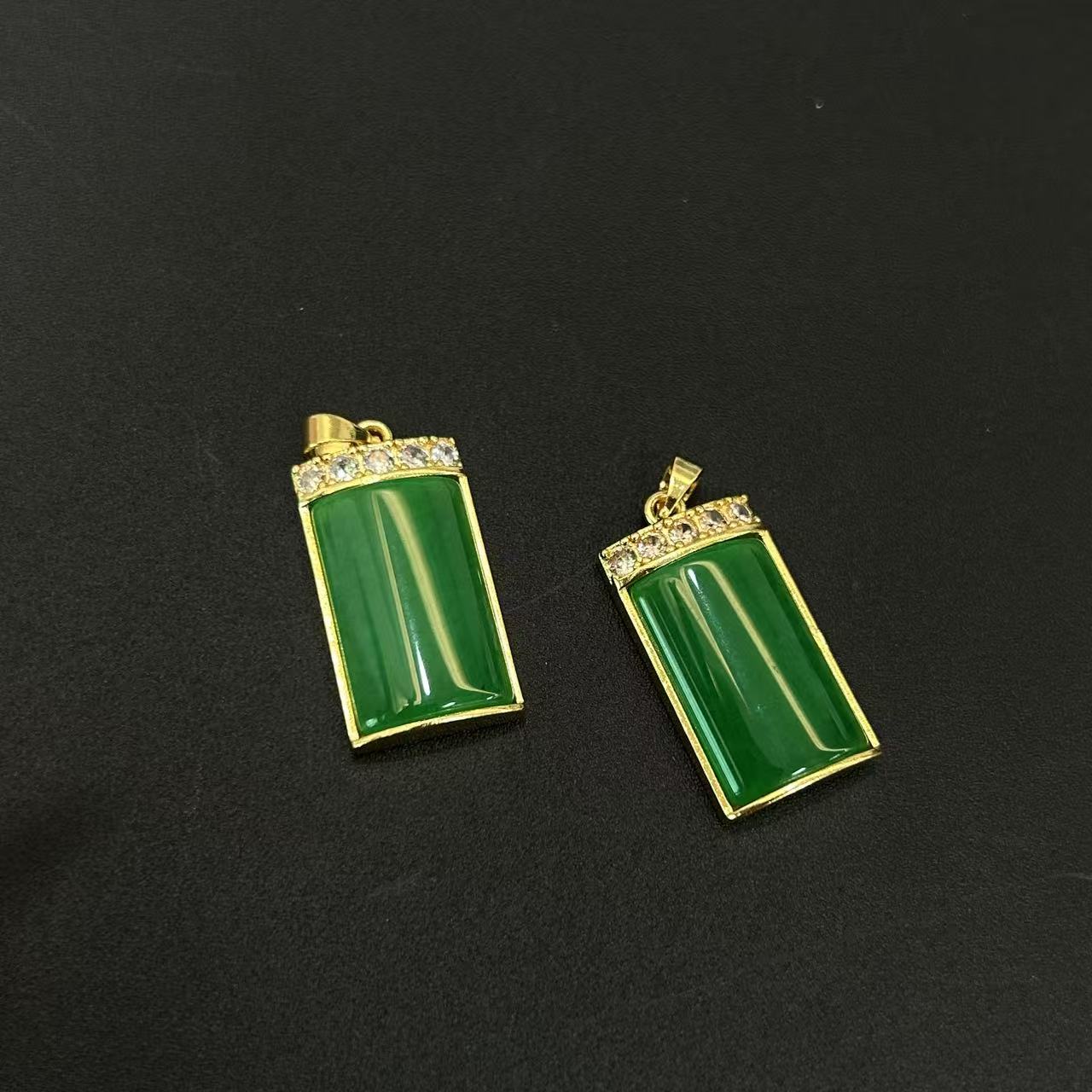 翡翠方形无事牌吊坠（多样性发一件）