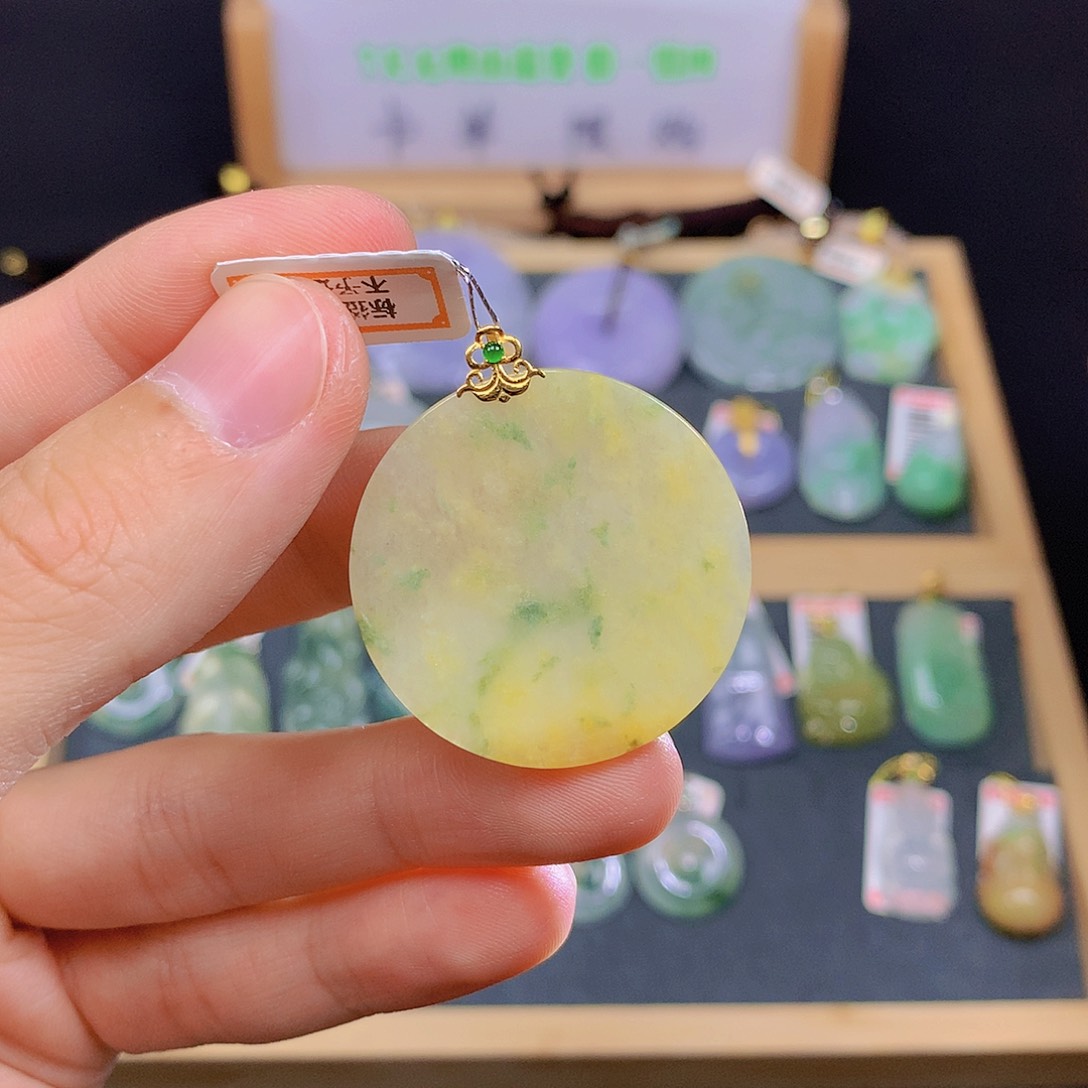 颈饰18K金镶嵌翡翠翡翠