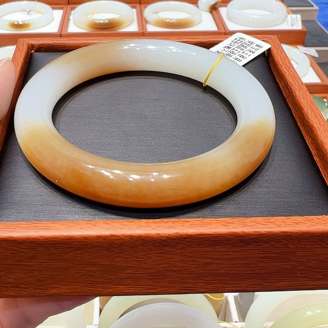 和田玉手镯未镶嵌