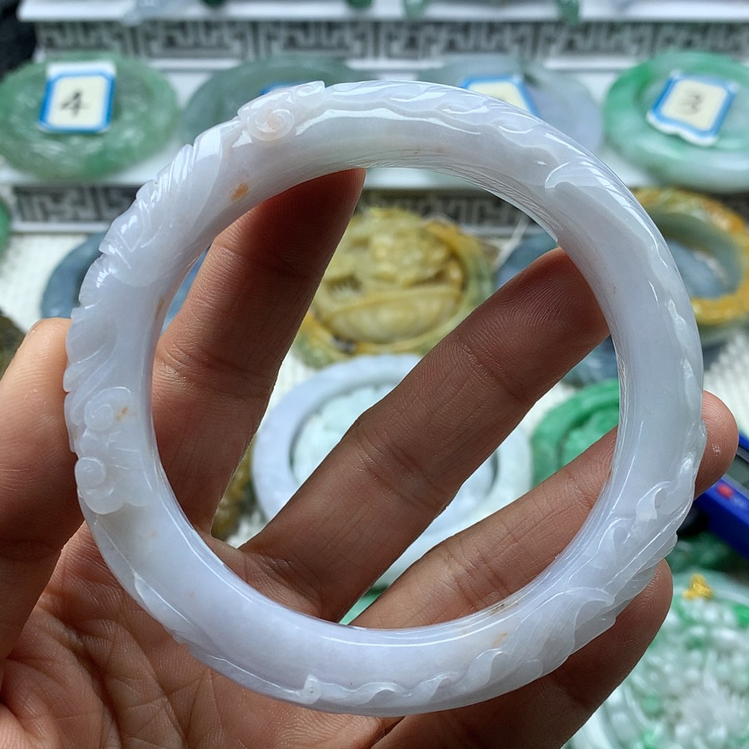 翡翠手镯未镶嵌卿复古风格