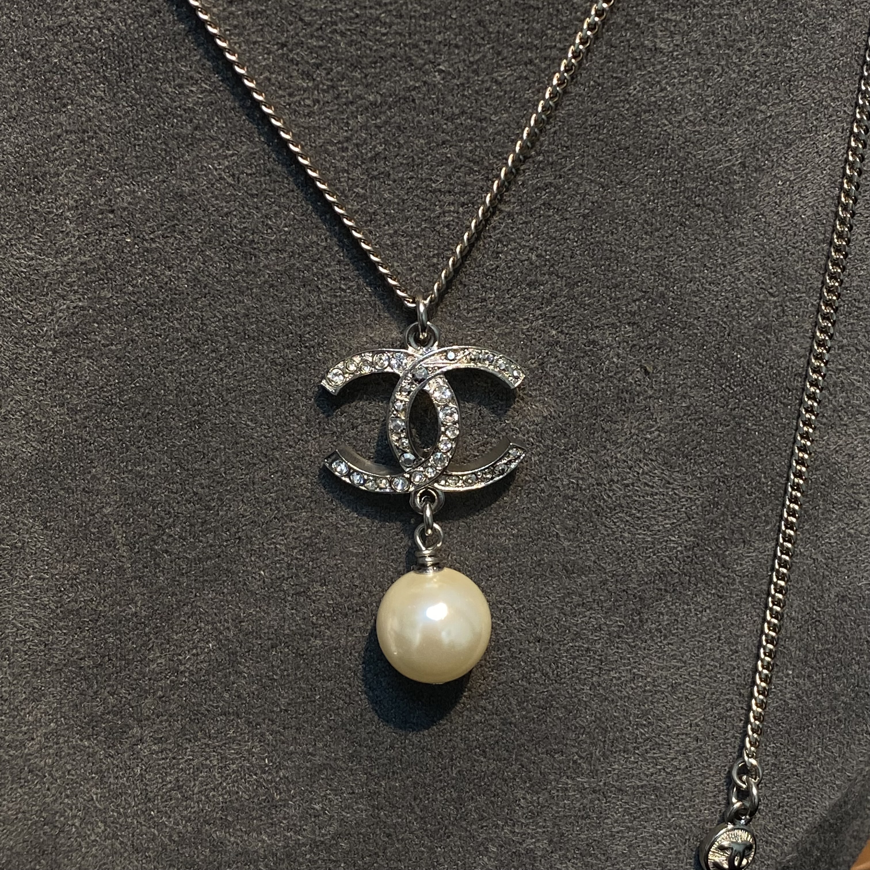 99新 Chanel/香奈儿 双C满钻带珍珠时尚精致款13B/DS0118