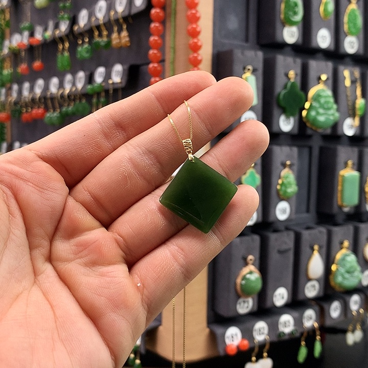 和田玉颈饰18K金镶嵌