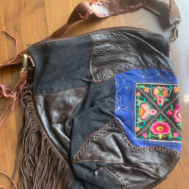 手工老绣单边流苏斜跨包