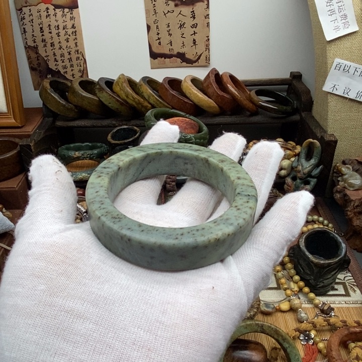 岫岩河磨玉（透闪石质玉）未镶嵌挂件肉***宝