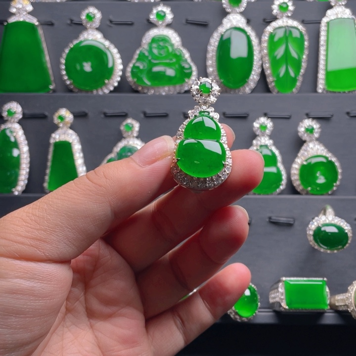 翡翠颈饰银S925镶嵌翡翠吊坠