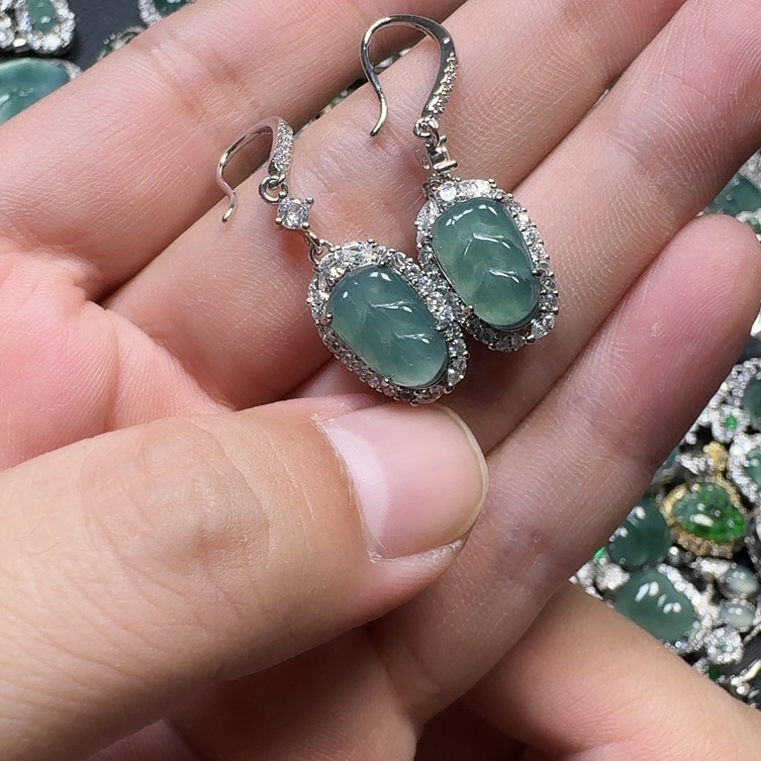 翡翠未镶嵌颈饰天然A货翡翠放漏