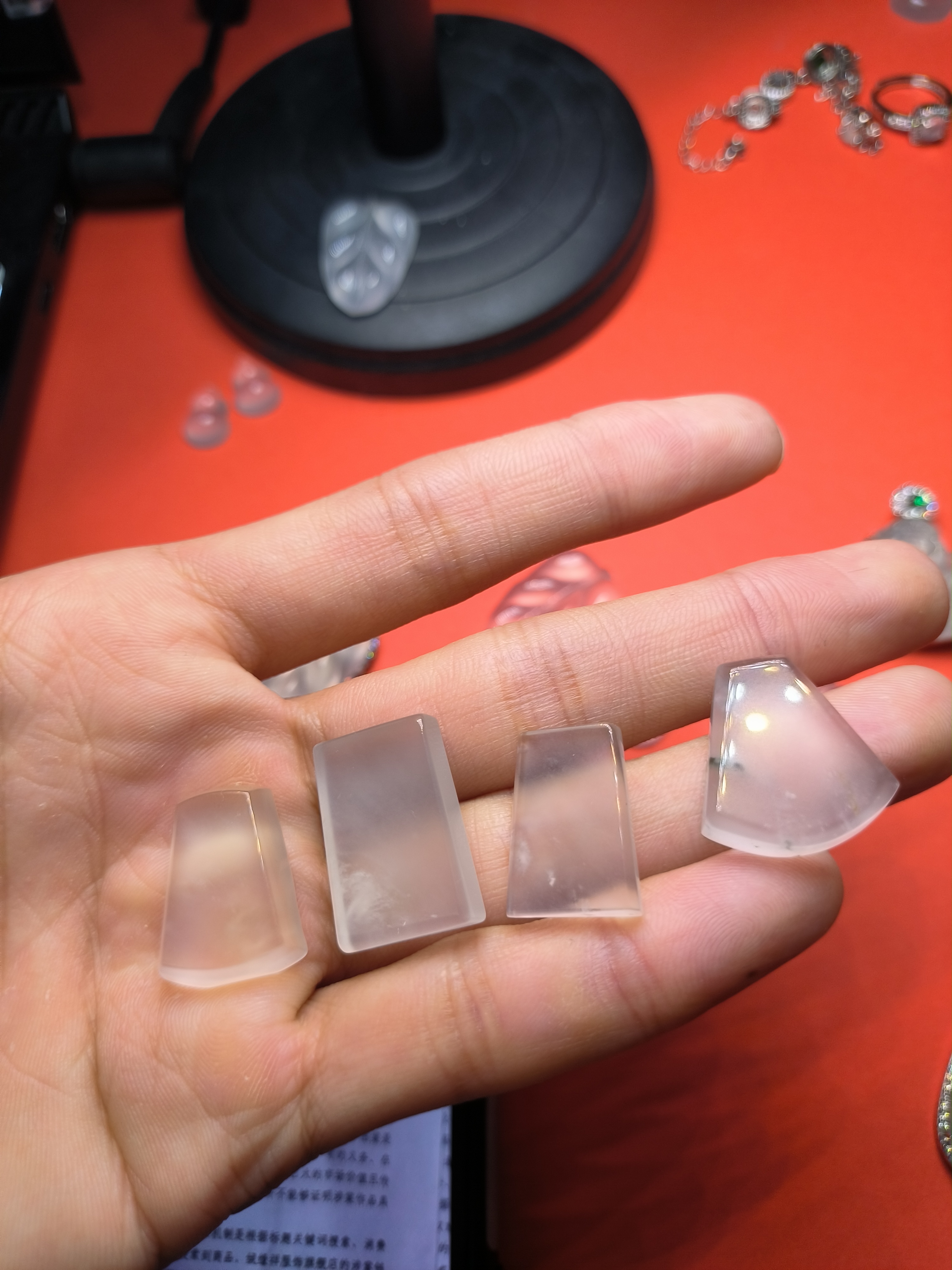 俄玉飘雪花棉无事牌石英质玉方牌