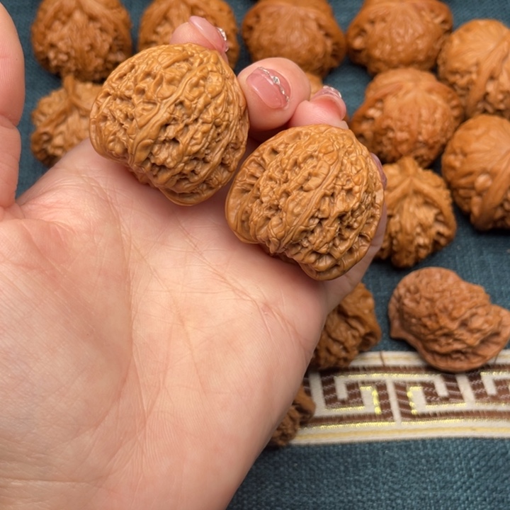 文玩核桃把件全品红宝石35