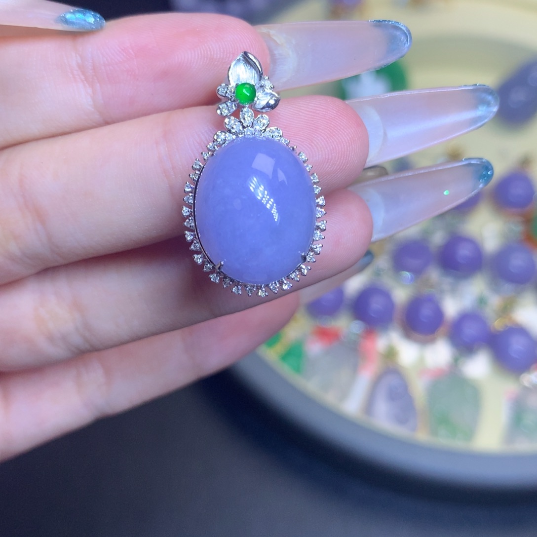 颈饰18K金镶嵌翡翠