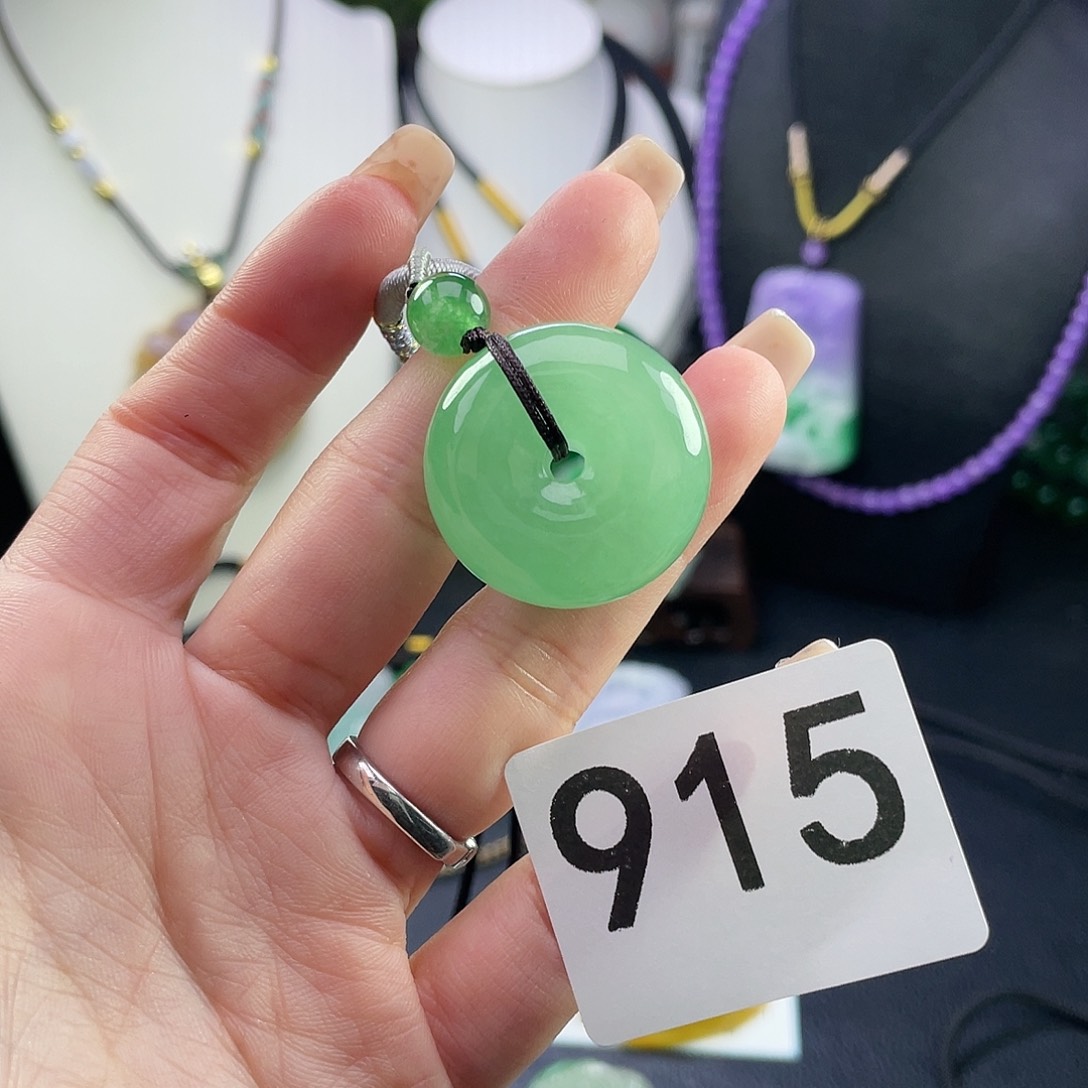 翡翠未镶嵌吊坠(赠链)