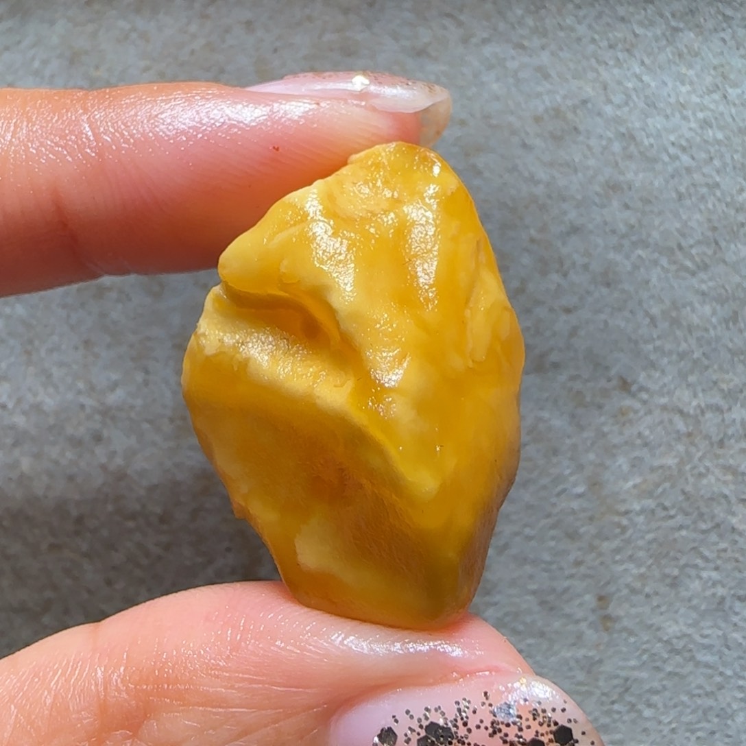 未镶嵌定制琥珀下****鱼专拍