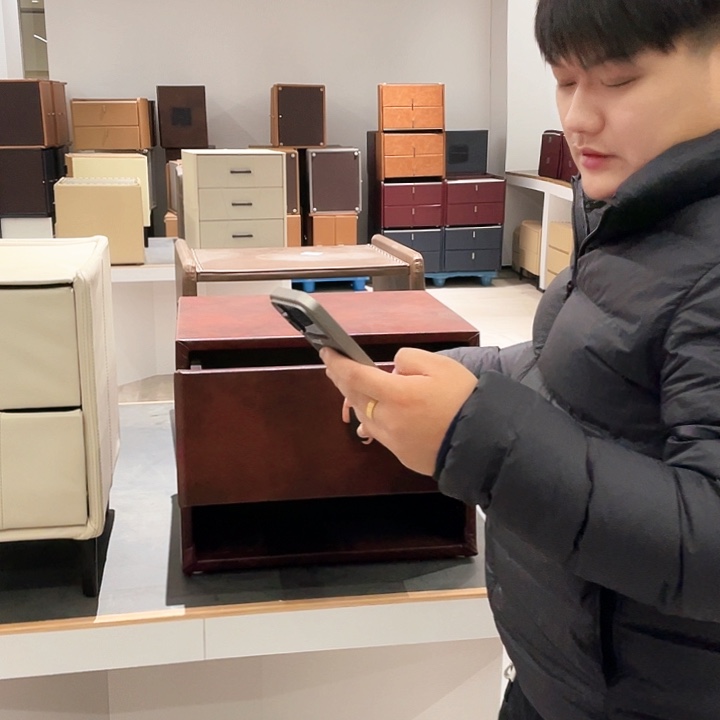 皮革实木床头柜dggf