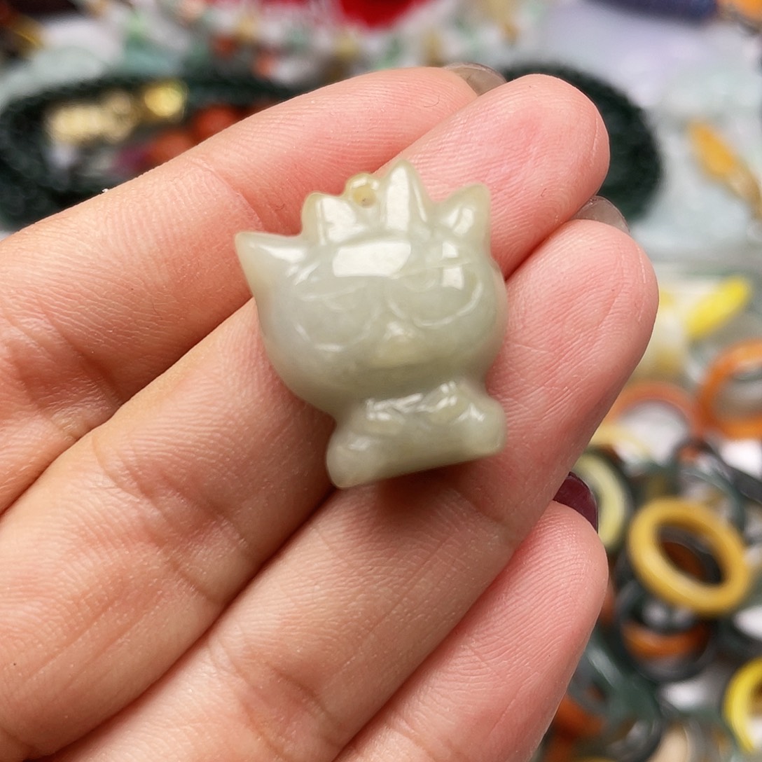 翡翠颈饰未镶嵌翡翠