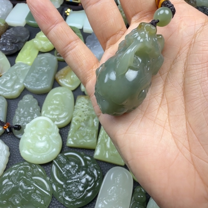 和田玉未镶嵌颈饰