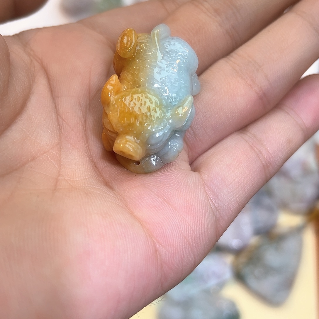 翡翠未镶嵌颈饰挂件