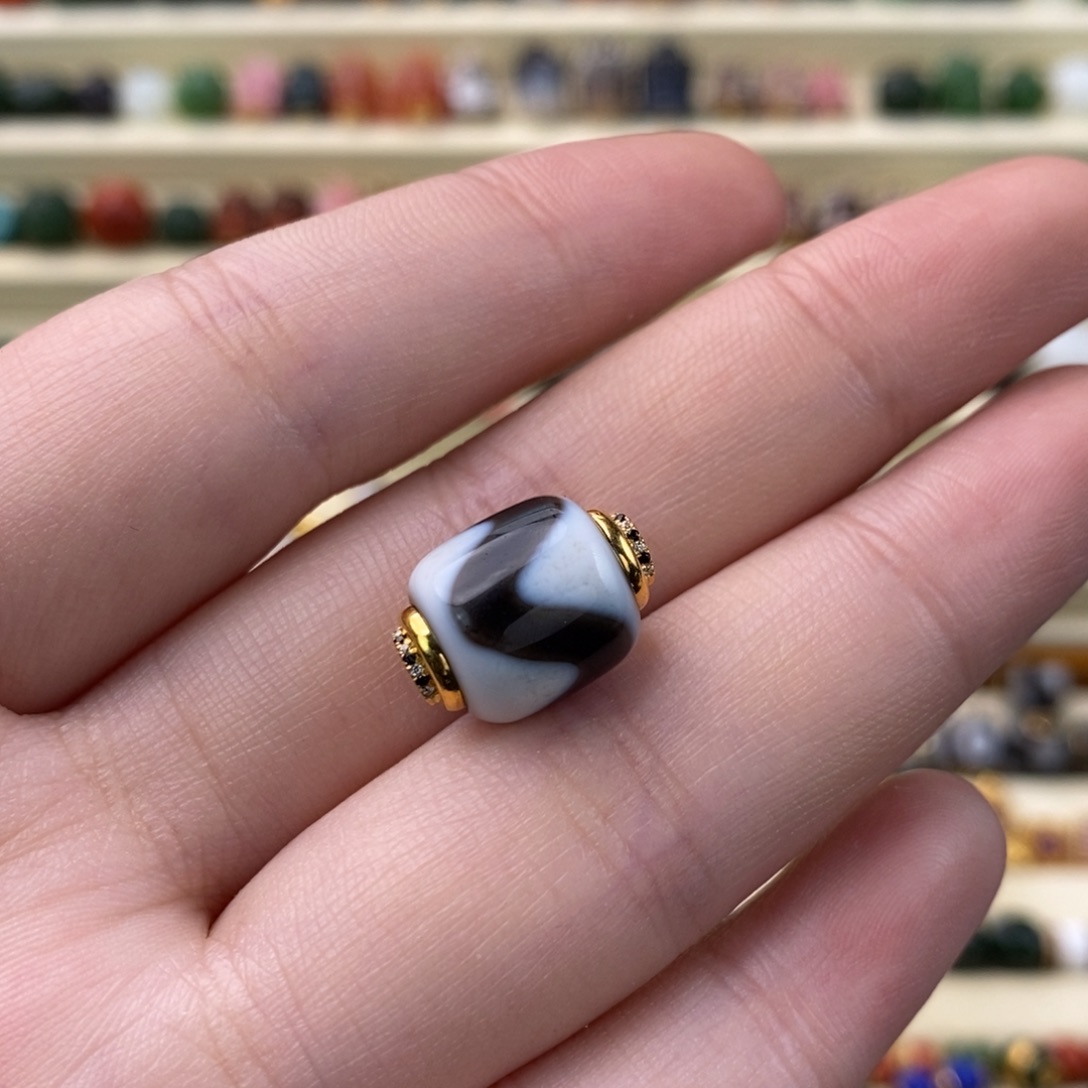 玛瑙/玉髓18K金镶嵌颈饰