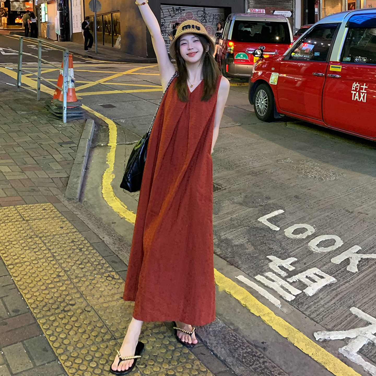 红色无袖背心连衣裙子女夏季2025新款爆款绝美巨好看度假长裙4891