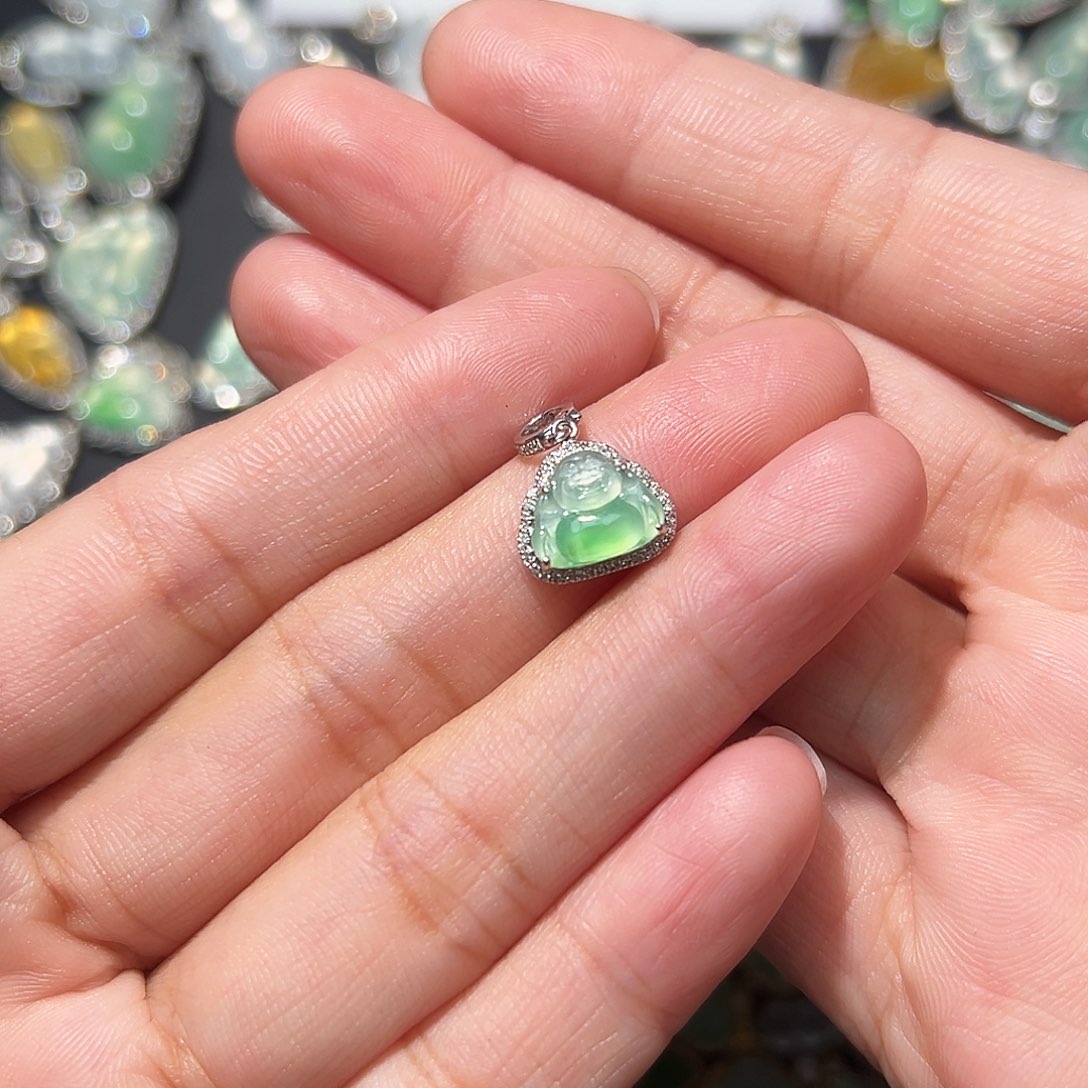 翡翠颈饰18K金镶嵌肉*都吊坠