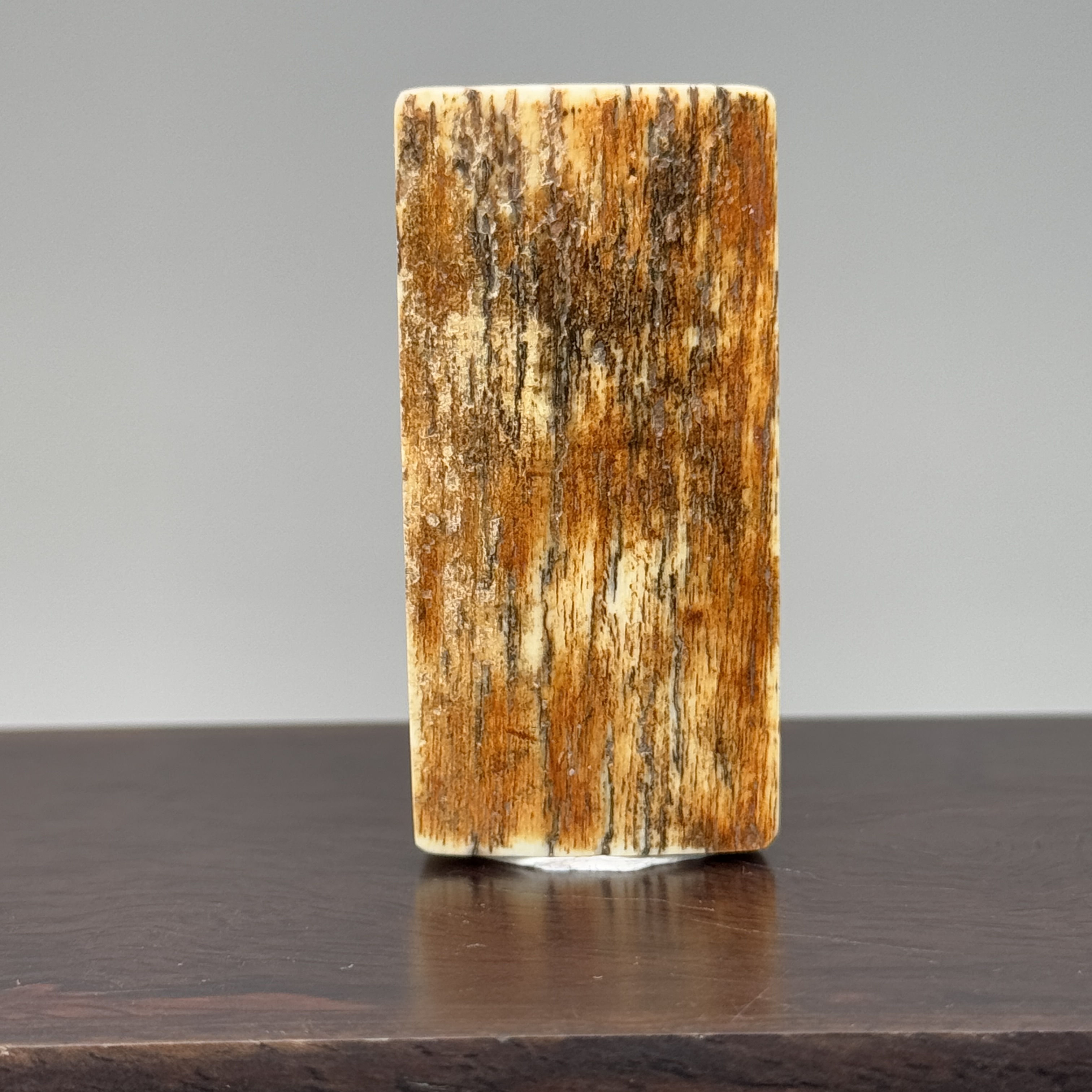 DEZHI/德志49*23*12mm24.4g无事牌吊坠天然猛犸牙K359