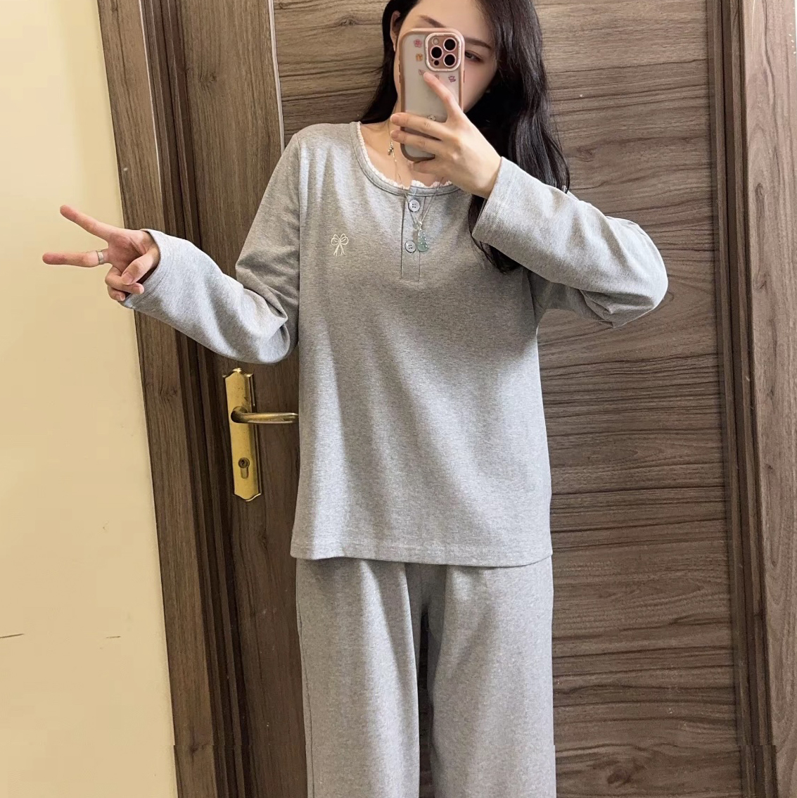 睡衣女秋冬款长袖长裤带胸垫圆领简约休闲时尚可外穿家居服套装