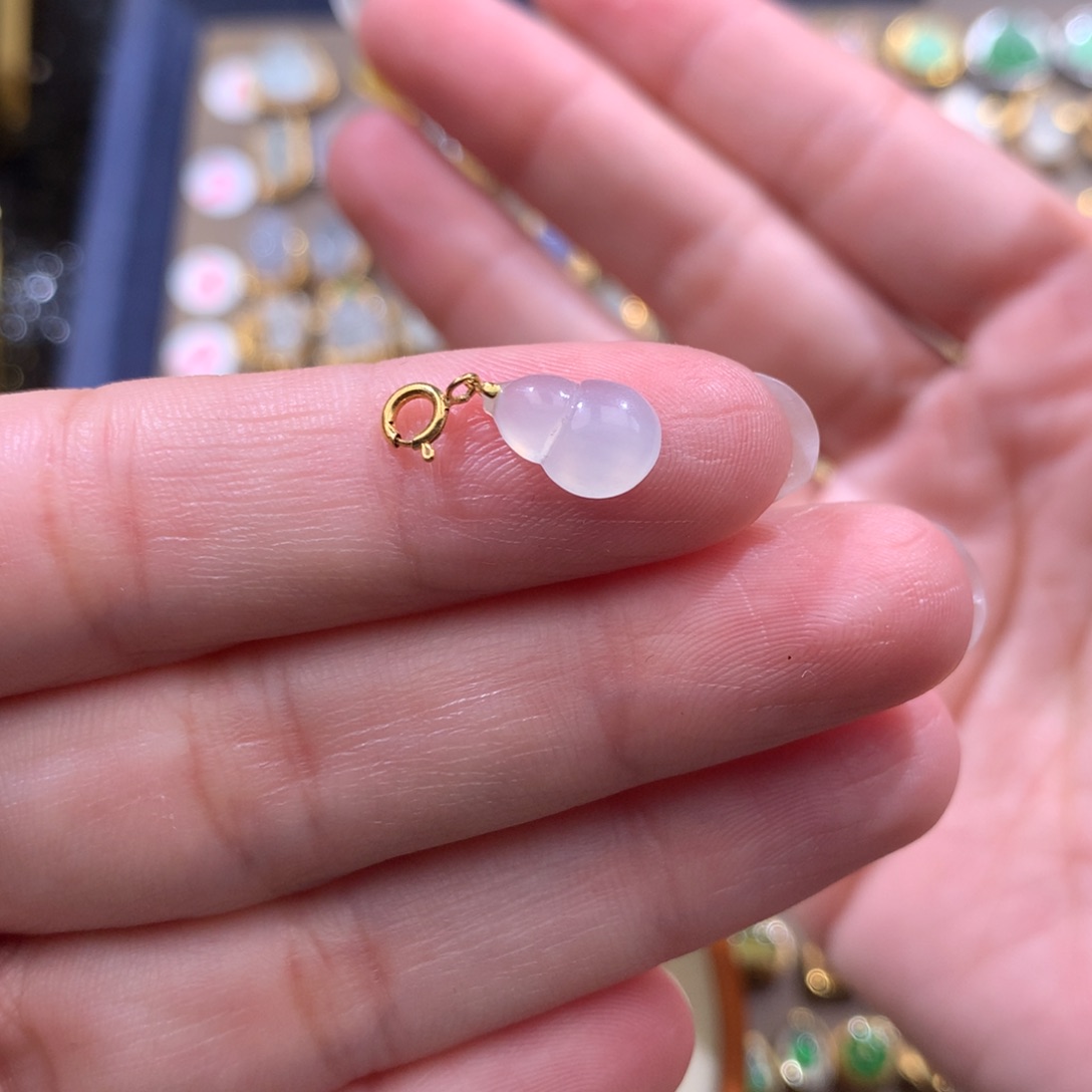 翡翠18K金镶嵌颈饰小滴流