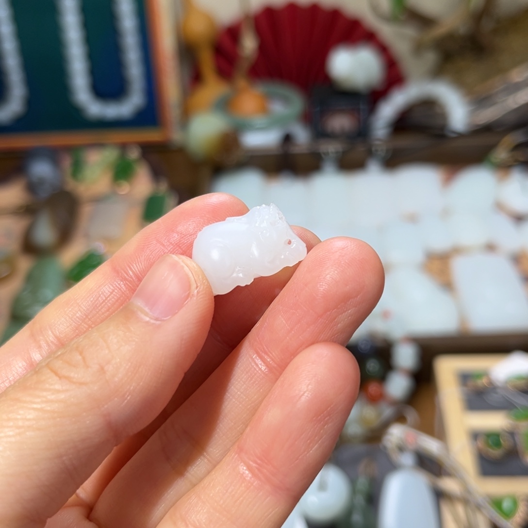 和田玉未镶嵌吊坠(赠链)