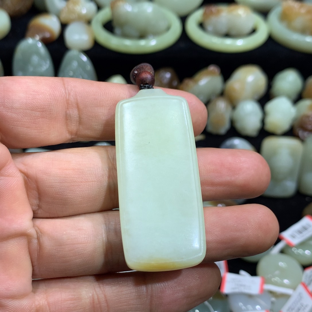 颈饰未镶嵌和田玉