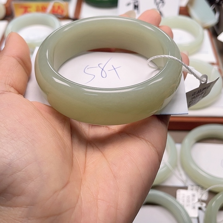 未镶嵌手镯和田玉