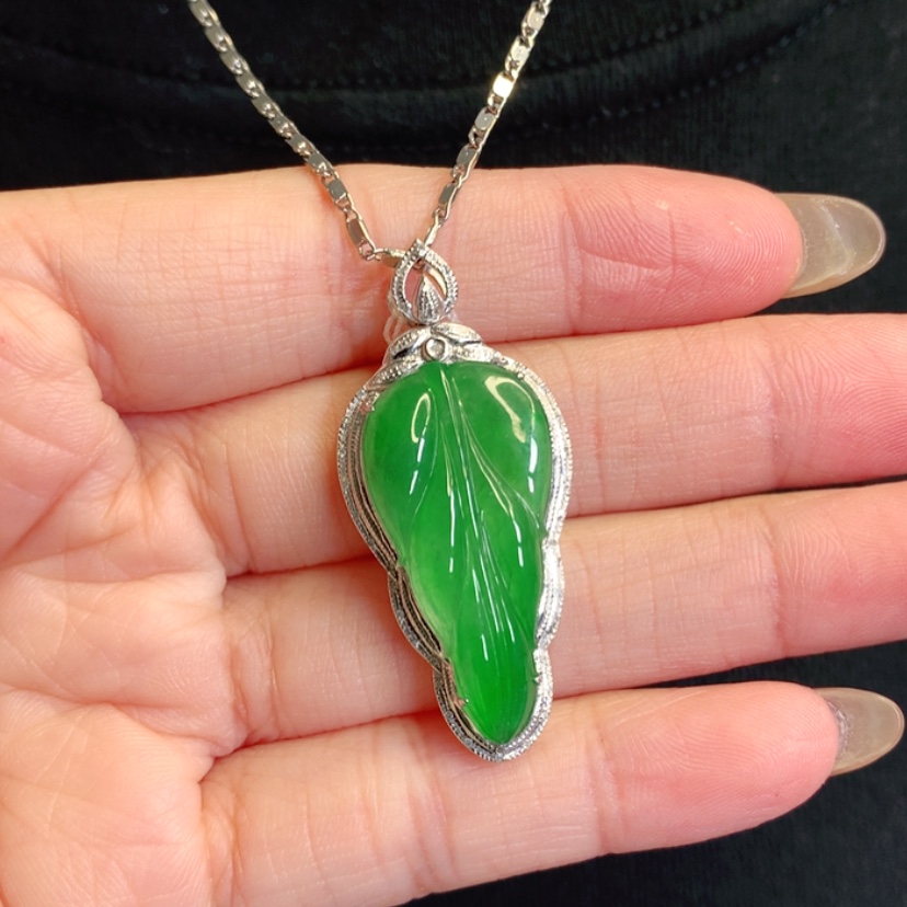 【闪购商品】颈饰18K金镶嵌翡翠叶子
