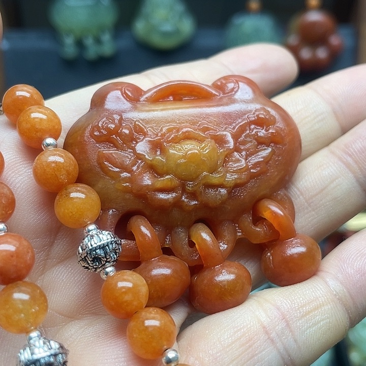 未镶嵌蛇纹石玉颈饰