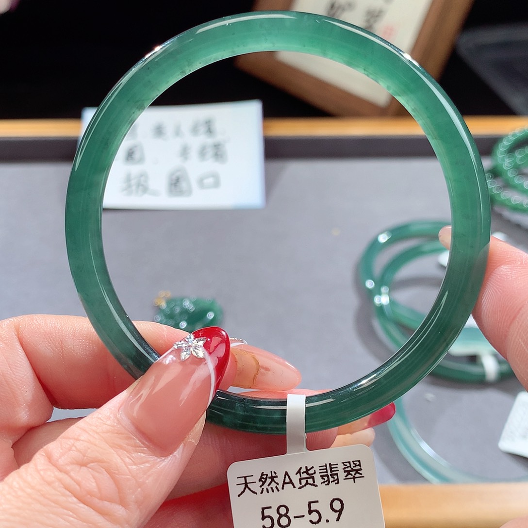 翡翠手镯（圆镯）未镶嵌