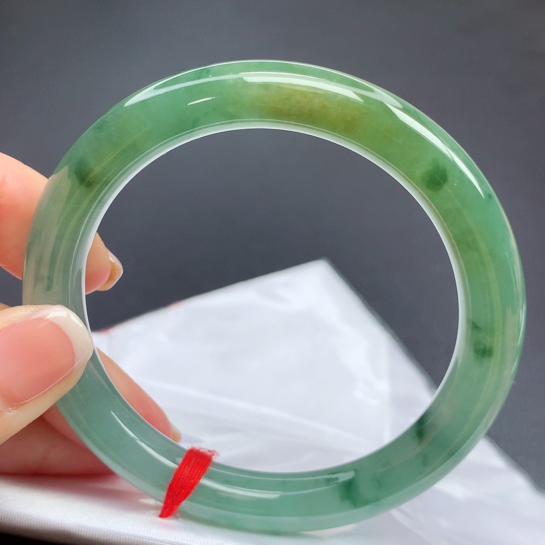 翡翠手镯（圆镯）未镶嵌l n n n n n n n n