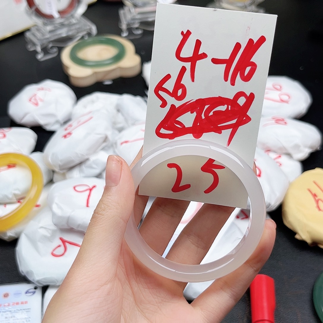 未镶嵌手镯石英质玉4.116