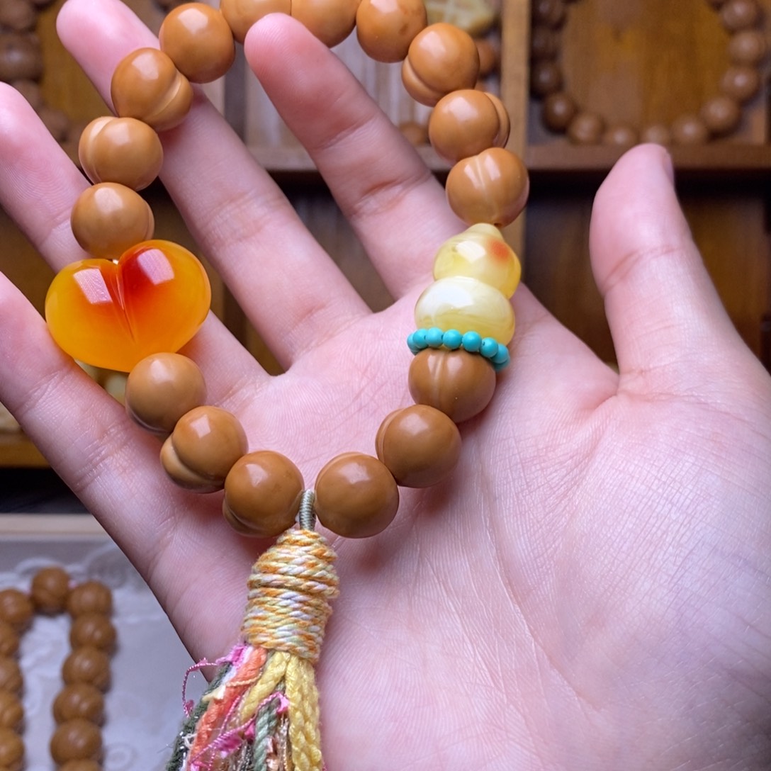 猴头核桃把件屁桃