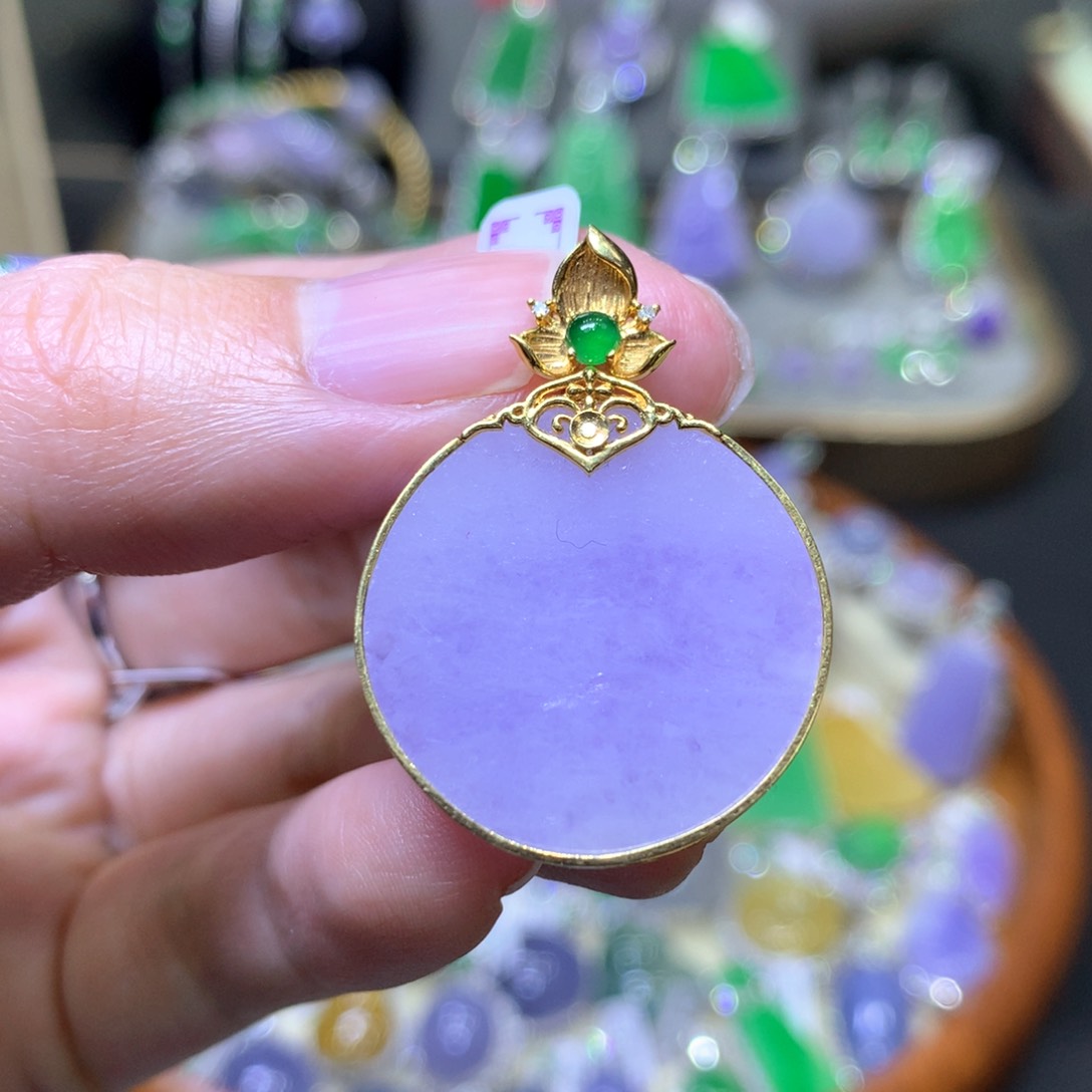 【闪购商品】翡翠颈饰18K金镶嵌翡翠吊坠项链