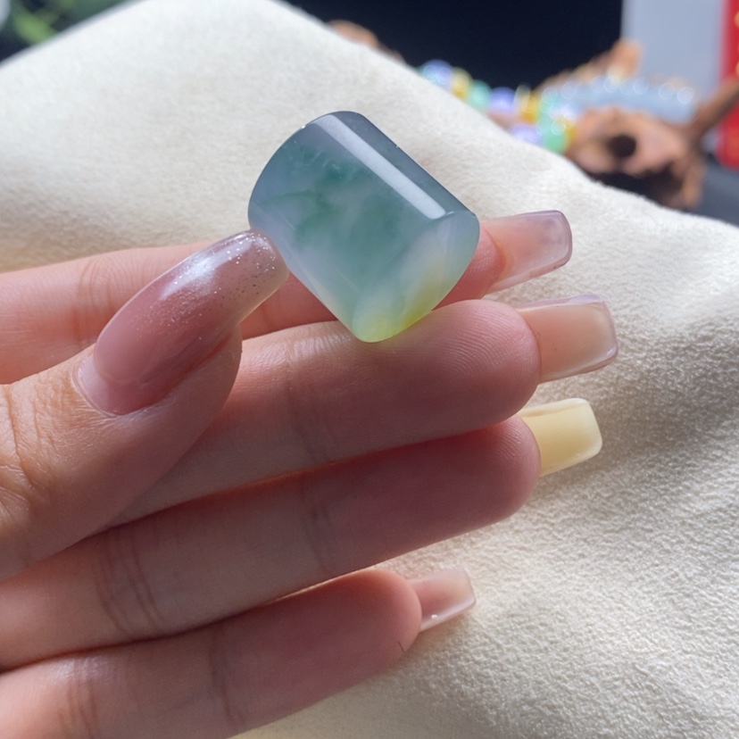 【闪购商品】翡翠颈饰未镶嵌冰黄飘花桶珠