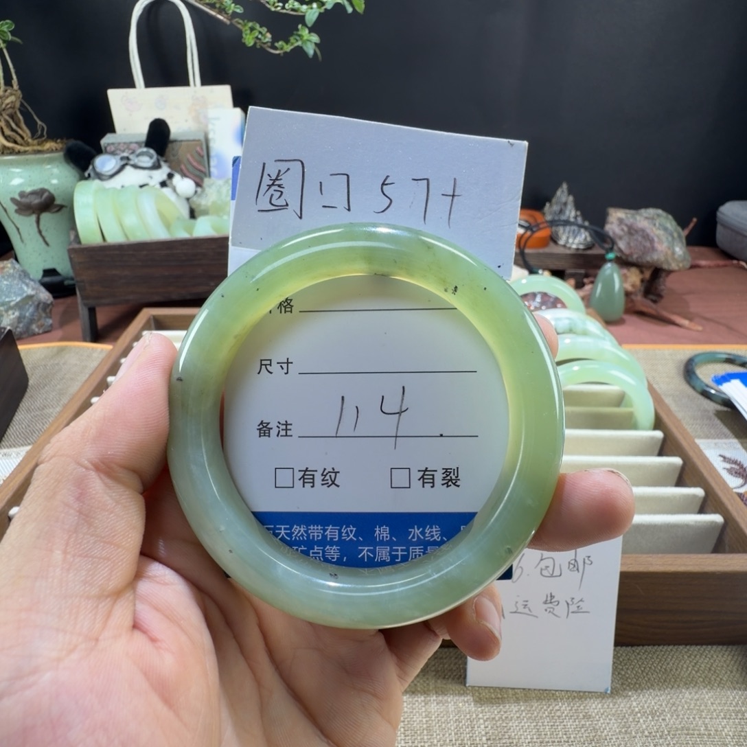 蛇纹石玉未镶嵌手镯