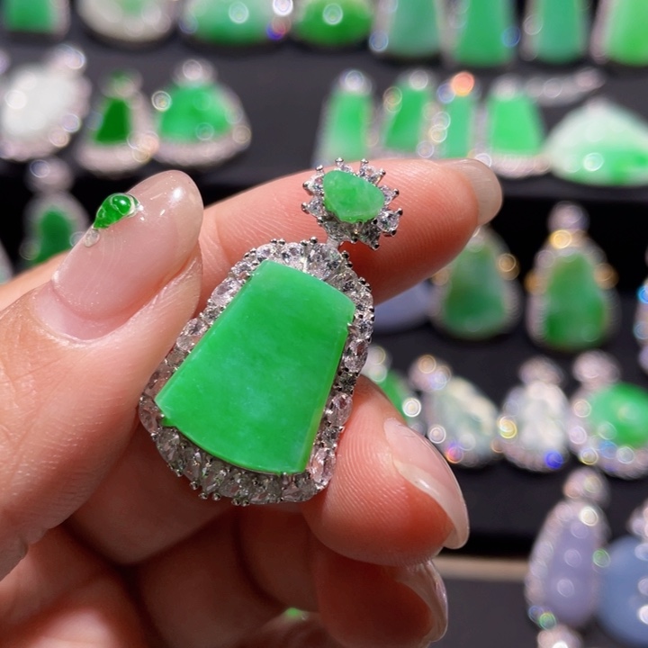 悠***7翡翠银S925镶嵌颈饰